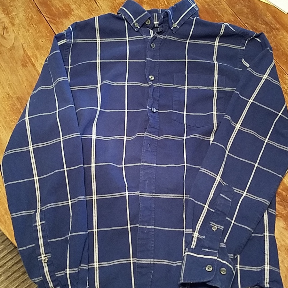 Size medium men's button-down shirt
